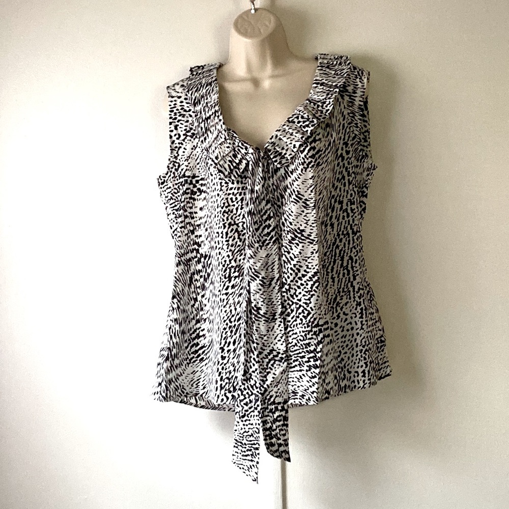 Banana Republic Women’s Sleeveless Animal print blouse, Size L
